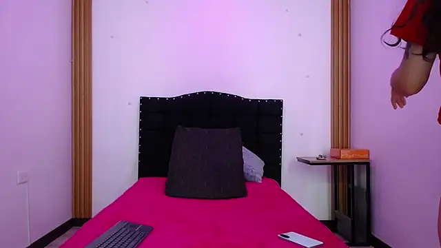 KENDALL ART online show from 11-07-25, 08:02