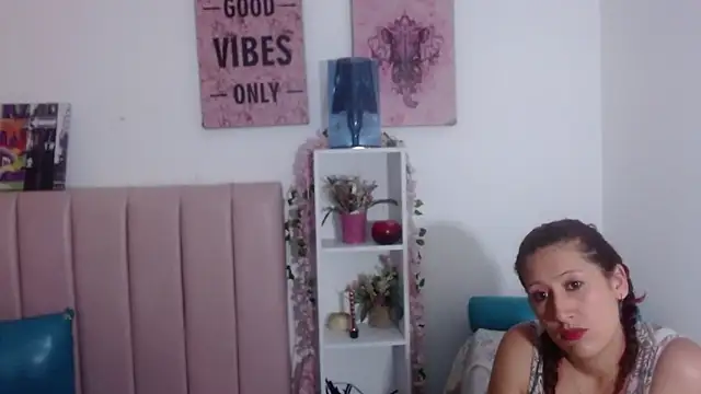 Snapshot of Chloe_Wiild chatting on 09-18-25, 07:17 Chloe Wiild online show from 09-18-25, 07:17