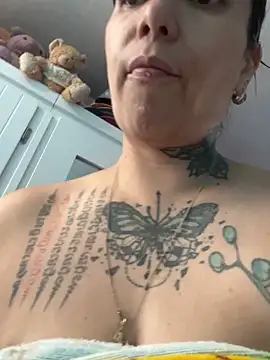 Snapshot of emperatrixsex chatting on 09-29-25, 03:17 emperatrixsex online show from 09-29-25, 03:17