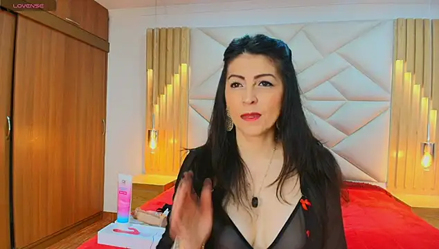 Snapshot of allie_pearl chatting on 10-24-25, 12:04 allie pearl online show from 10-24-25, 12:04