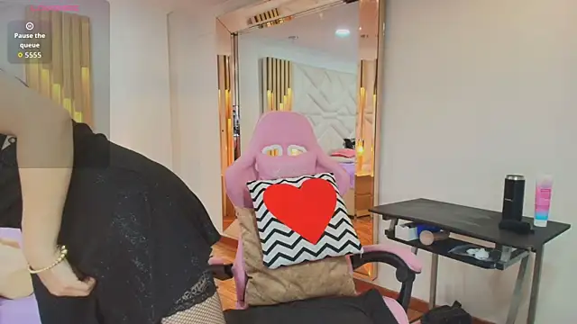 Snapshot of allie_pearl chatting on 09-29-25, 12:00 allie pearl online show from 09-29-25, 12:00