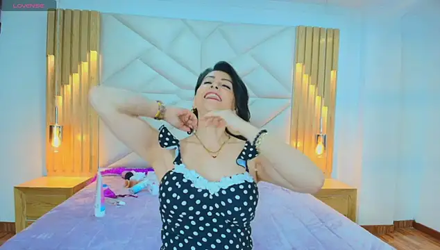 Snapshot of allie_pearl chatting on 10-29-25, 12:04 allie pearl online show from 10-29-25, 12:04