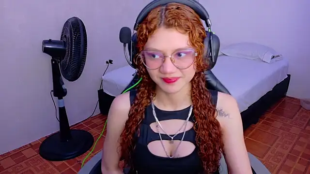 Snapshot of Birdie_0 chatting on 09-09-25, 01:31 Birdie 0 online show from 09-09-25, 01:31