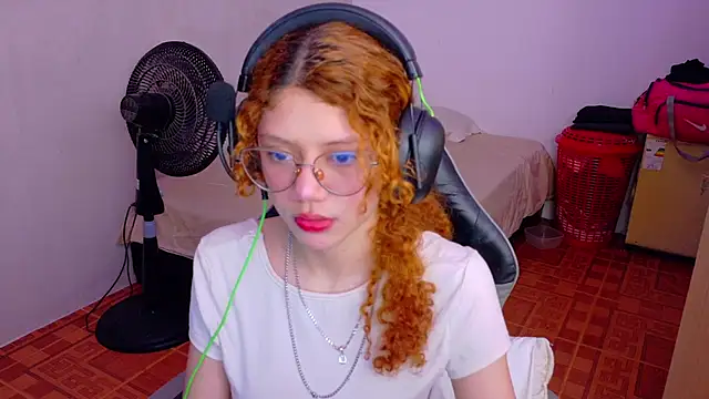 Snapshot of Birdie_0 chatting on 09-22-25, 01:28 Birdie 0 online show from 09-22-25, 01:28