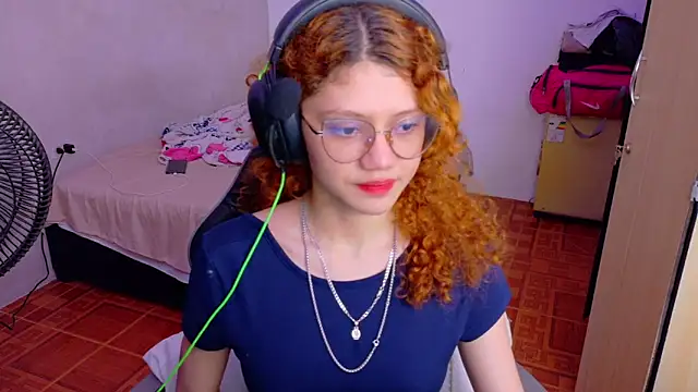 Snapshot of Birdie_0 chatting on 10-02-25, 03:37 Birdie 0 online show from 10-02-25, 03:37