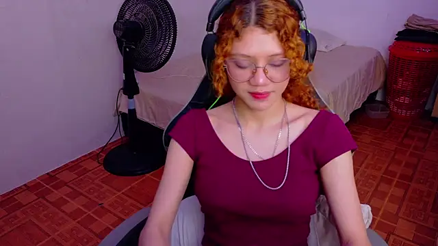Snapshot of Birdie_0 chatting on 09-23-25, 01:51 Birdie 0 online show from 09-23-25, 01:51
