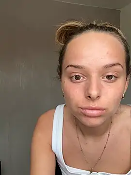 KayleeBella online show from 04-12-26, 01:58