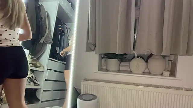 KayleeBella online show from 10-31-25, 05:53