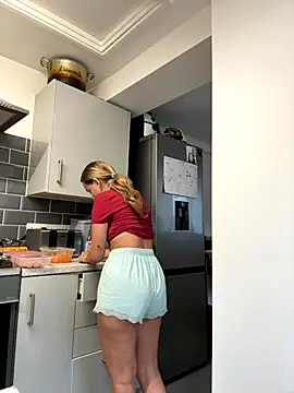 KayleeBella online show from 09-09-25, 05:00