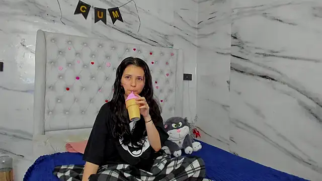 Ari and Storm online show from 05-03-26, 01:47