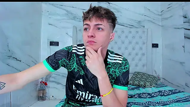 Ari and Storm online show from 11-22-25, 01:10