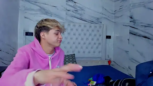 Ari and Storm online show from 09-12-25, 02:50