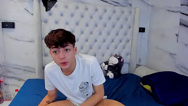 Ari and Storm online show from 01-18-26, 03:59