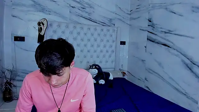 Ari and Storm online show from 02-05-26, 01:01