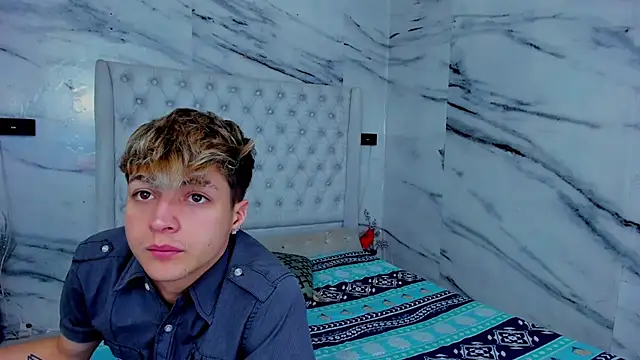 Ari and Storm online show from 11-12-25, 01:15