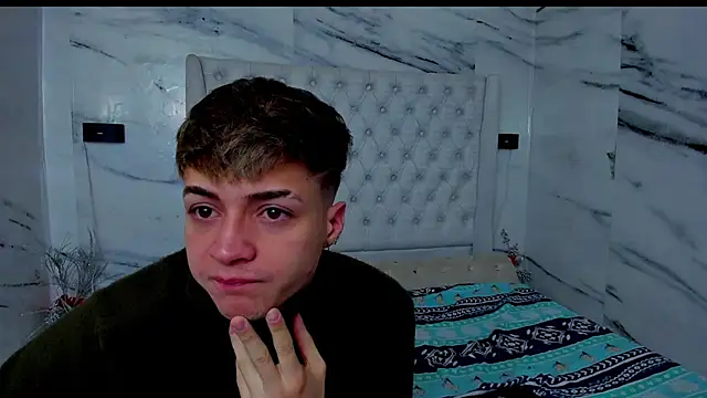 Ari and Storm online show from 11-23-25, 01:10