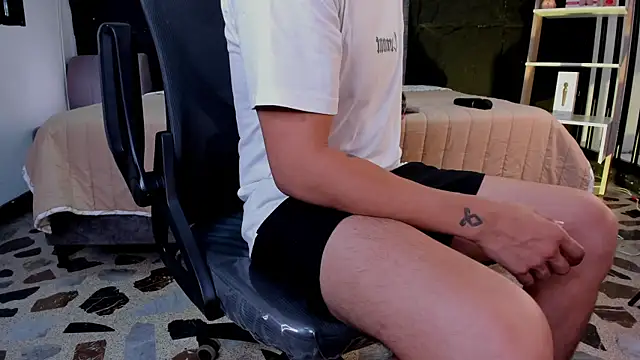 Snapshot of LiamDeep chatting on 07-14-26, 08:15 LiamDeep online show from 07-14-26, 08:15