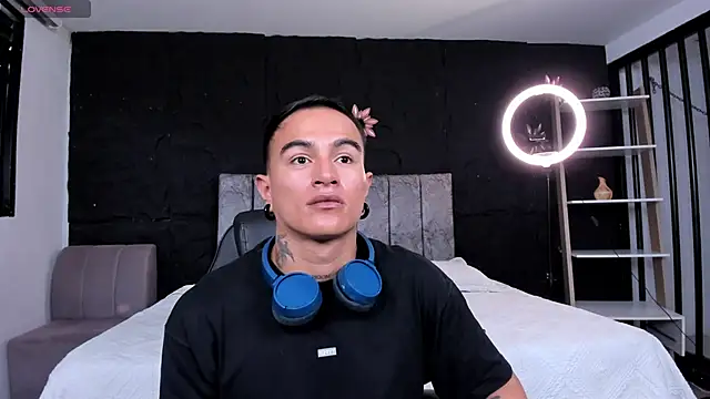 Snapshot of LiamDeep chatting on 06-20-26, 07:52 LiamDeep online show from 06-20-26, 07:52