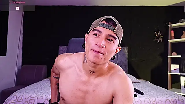 Snapshot of LiamDeep chatting on 07-14-26, 02:05 LiamDeep online show from 07-14-26, 02:05