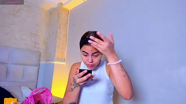 KimberlyLoren online show from 10-06-25, 08:42