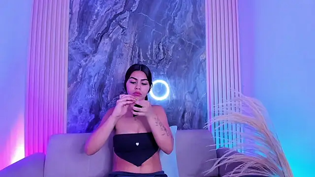 KimberlyLoren online show from 10-10-25, 08:42