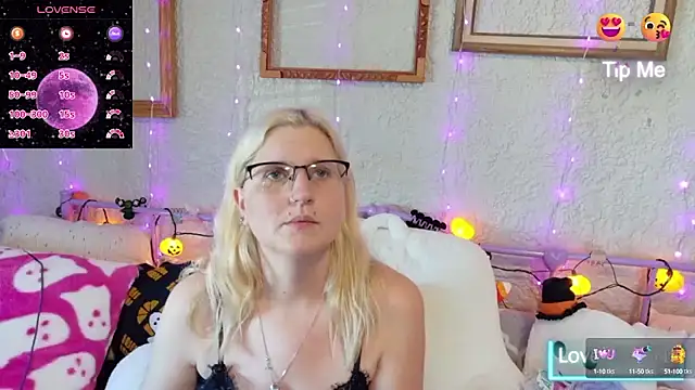 Snapshot of samanthamalichite chatting on 10-09-25, 07:47 samanthamalichite online show from 10-09-25, 07:47