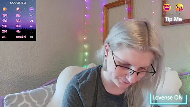 Snapshot of samanthamalichite chatting on 02-06-26, 01:51 samanthamalichite online show from 02-06-26, 01:51