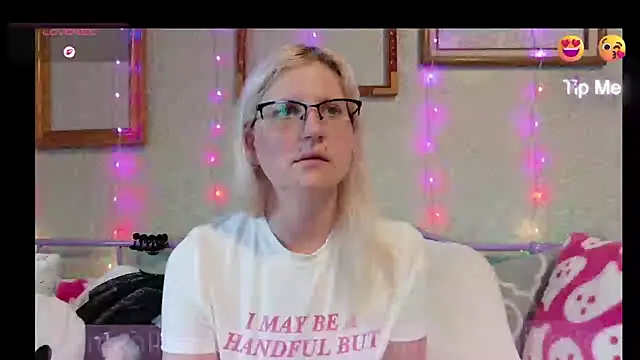 Snapshot of samanthamalichite chatting on 06-08-26, 12:38 samanthamalichite online show from 06-08-26, 12:38