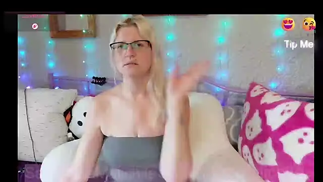 Snapshot of samanthamalichite chatting on 06-16-26, 12:49 samanthamalichite online show from 06-16-26, 12:49