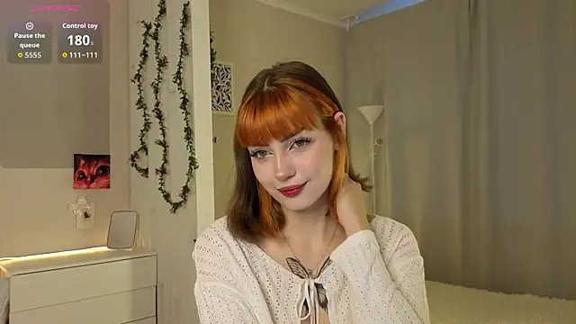 Snapshot of PurrrBerry chatting on 10-06-25, 04:35 PurrrBerry online show from 10-06-25, 04:35