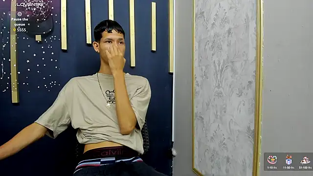 Snapshot of Rome__19 chatting on 09-30-25, 12:33 Rome 19 online show from 09-30-25, 12:33