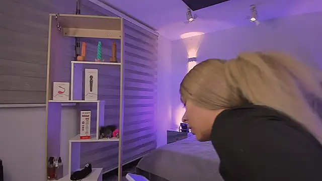 SkyThompson online show from 12-15-25, 05:02