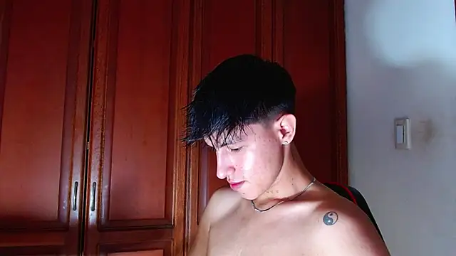 Snapshot of rowanbigboy23 chatting on 09-16-25, 02:23 rowanbigboy23 online show from 09-16-25, 02:23
