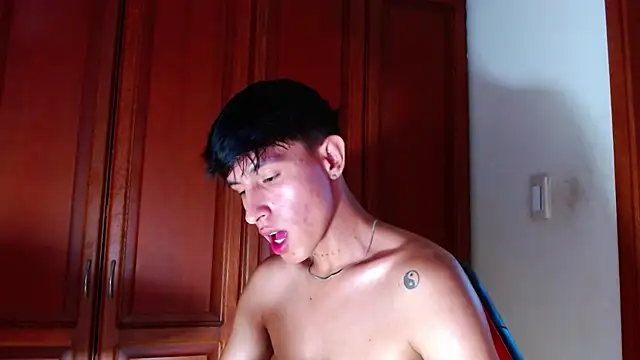 Snapshot of rowanbigboy23 chatting on 09-22-25, 01:50 rowanbigboy23 online show from 09-22-25, 01:50