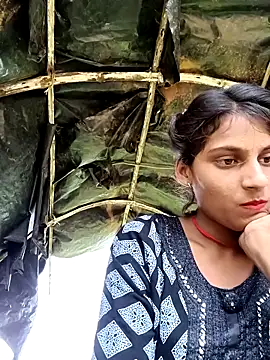 Snapshot of Jyoti_thakurr chatting on 09-11-25, 06:46 Jyoti thakurr online show from 09-11-25, 06:46