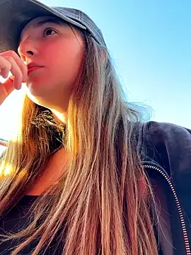 Snapshot of MissMay chatting on 09-16-25, 03:13 MissMay online show from 09-16-25, 03:13