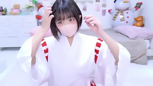 Hinata Sun online show from 12-19-25, 02:30