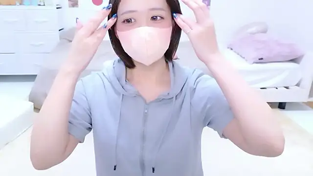 Hinata Sun online show from 06-30-26, 10:21