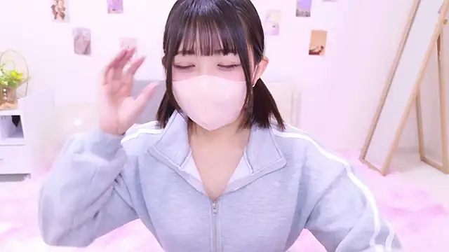 Hinata Sun online show from 11-22-25, 02:49