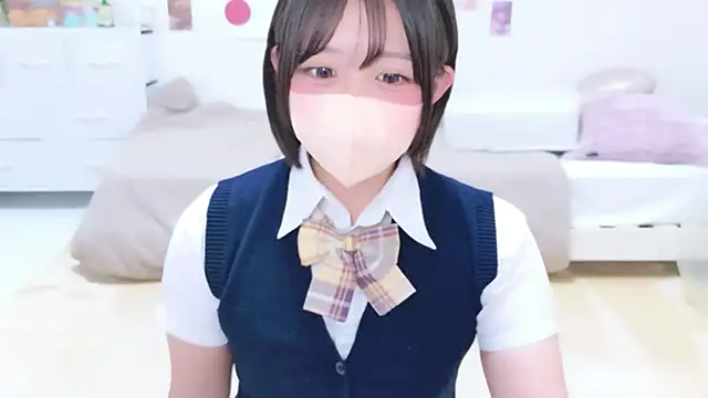 Hinata Sun online show from 06-26-26, 12:00