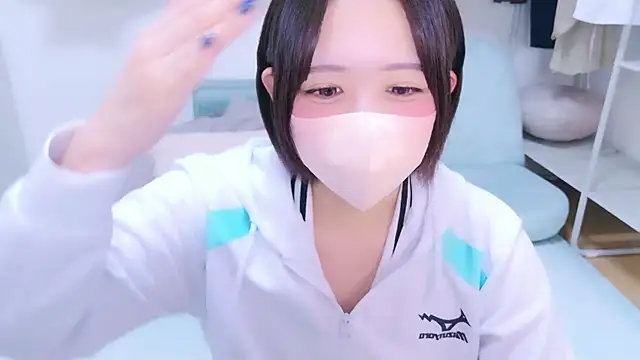 Hinata Sun online show from 06-07-26, 12:32