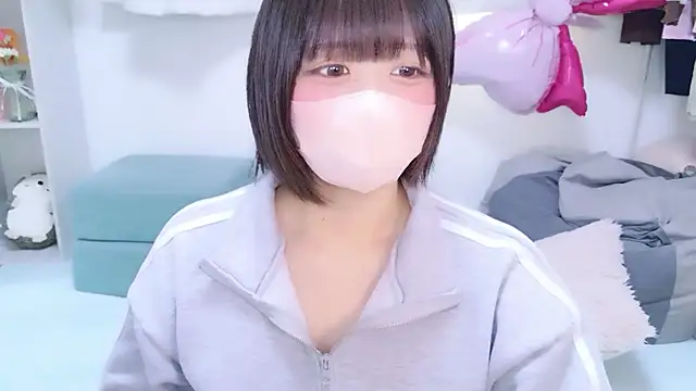 Hinata Sun online show from 04-16-26, 11:07