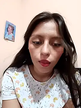 Snapshot of Lahila_ chatting on 10-25-25, 12:32 Lahila  online show from 10-25-25, 12:32