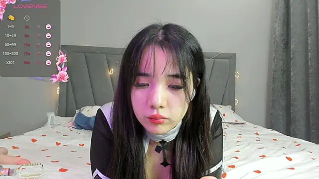 qimiiqo online show from 11-25-25, 01:33