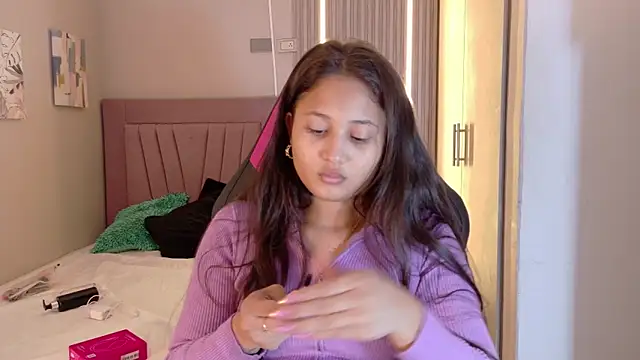 Snapshot of Laly_Cherry_ chatting on 11-26-25, 12:16 Laly Cherry online show from 11-26-25, 12:16