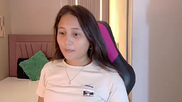 Snapshot of Laly_Cherry_ chatting on 11-27-25, 12:16 Laly Cherry online show from 11-27-25, 12:16