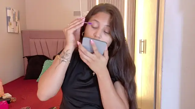 Snapshot of Laly_Cherry_ chatting on 11-22-25, 12:15 Laly Cherry online show from 11-22-25, 12:15