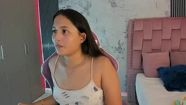 Snapshot of Laly_Cherry_ chatting on 11-23-25, 12:26 Laly Cherry online show from 11-23-25, 12:26