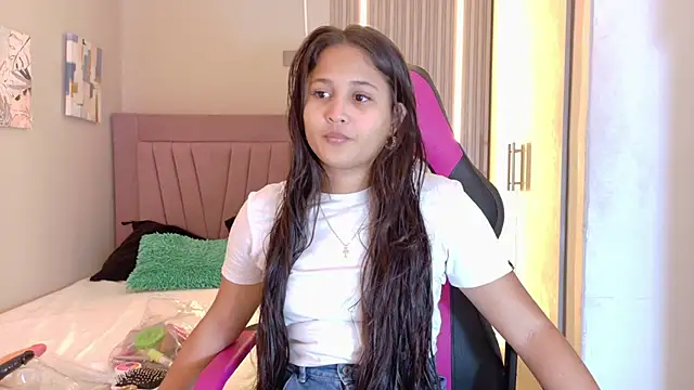 Snapshot of Laly_Cherry_ chatting on 11-11-25, 12:22 Laly Cherry online show from 11-11-25, 12:22