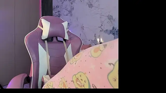 Snapshot of Laly_Cherry_ chatting on 10-26-25, 12:38 Laly Cherry online show from 10-26-25, 12:38